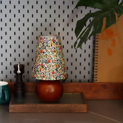 Retro Floral Small Table Lamp Bedside Lamp French Pastoral Style Decoration Solid Wood Table Lamp Indoor Atmosphere Lamp 2