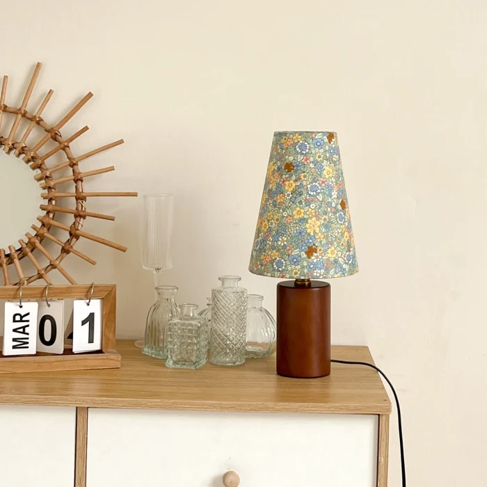 French Style Fresh Flowers Romantic Atmosphere Bedside Table Lamp Solid Wood Bedroom Study Photo Decoration Floral Lamp 5