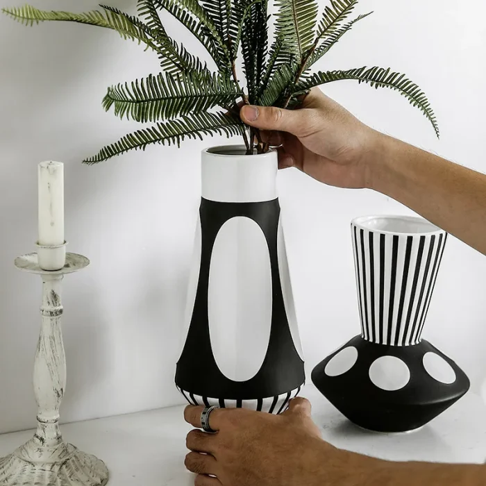 Nordic design creative black and white ceramic vase abstract flower arrangement flower retro desktop home craft decoration 4