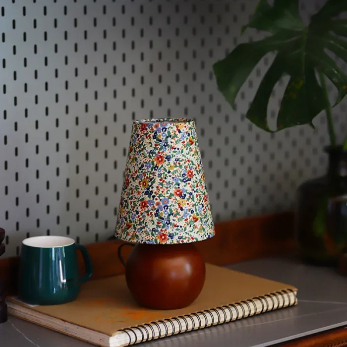 Retro Floral Small Table Lamp Bedside Lamp French Pastoral Style Decoration Solid Wood Table Lamp Indoor Atmosphere Lamp 5