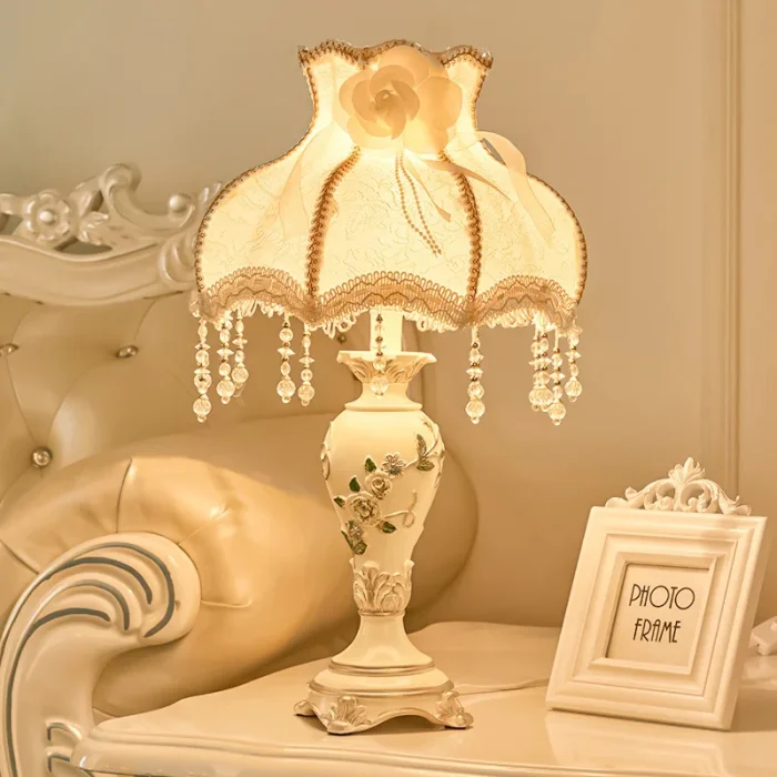 European-style Bedroom Table Lamp Retro Resin Lamp Wedding Room Princess Ins Girl Lamp 4