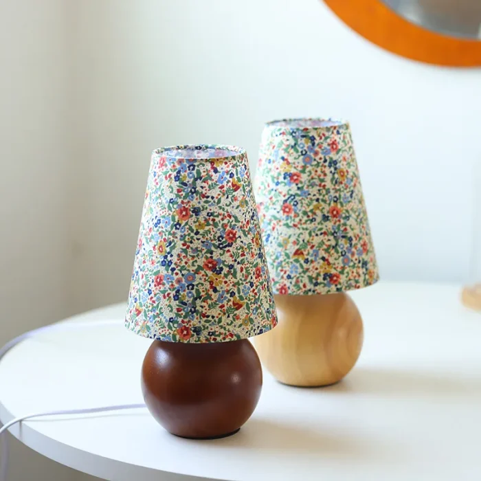 Retro Floral Small Table Lamp Bedside Lamp French Pastoral Style Decoration Solid Wood Table Lamp Indoor Atmosphere Lamp 4