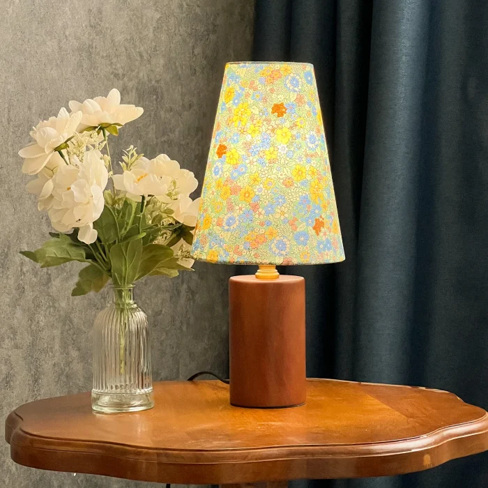 French Style Fresh Flowers Romantic Atmosphere Bedside Table Lamp Solid Wood Bedroom Study Photo Decoration Floral Lamp 4