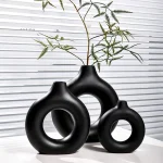 1Pcs Plastic Flat Minimalist Vase Wedding Decoration Donut Shape Flower Vase Oval Hollow Black Vases Fashion Home Living Room 5