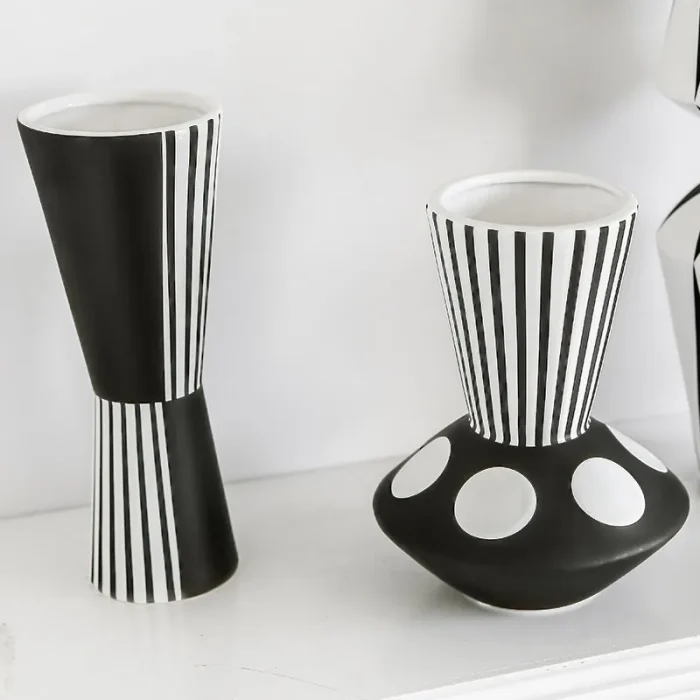 Nordic design creative black and white ceramic vase abstract flower arrangement flower retro desktop home craft decoration 3