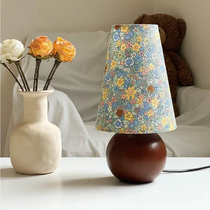 French Style Fresh Flowers Romantic Atmosphere Bedside Table Lamp Solid Wood Bedroom Study Photo Decoration Floral Lamp 2
