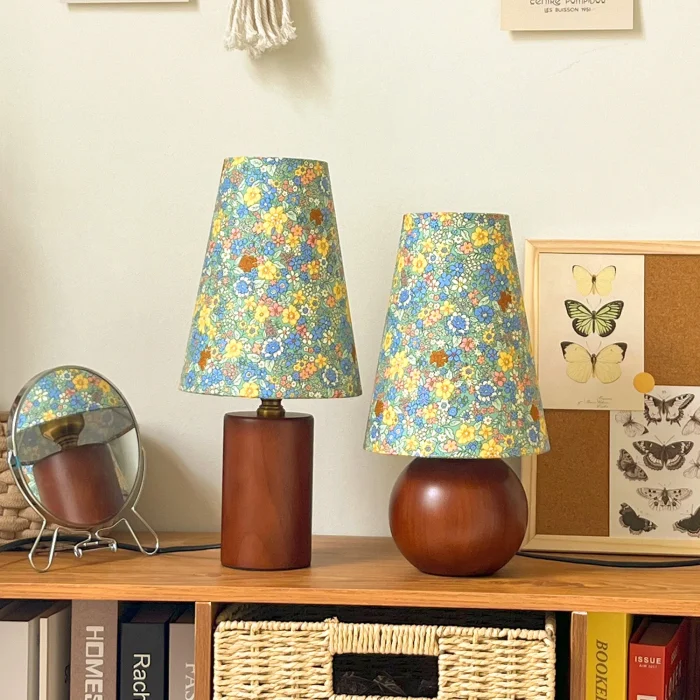 French Style Fresh Flowers Romantic Atmosphere Bedside Table Lamp Solid Wood Bedroom Study Photo Decoration Floral Lamp 1