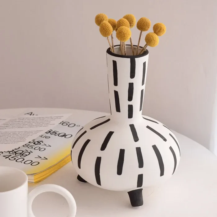 Original hand-painted vase black and white handmade retro art round belly line home accessories homestay decoration furnishings 2
