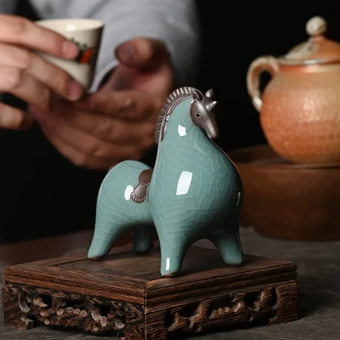 Creative ceramic ornaments horse decorative figurines Tea Pet Feng Shui horse office sculptures attract wealth and good luck 2